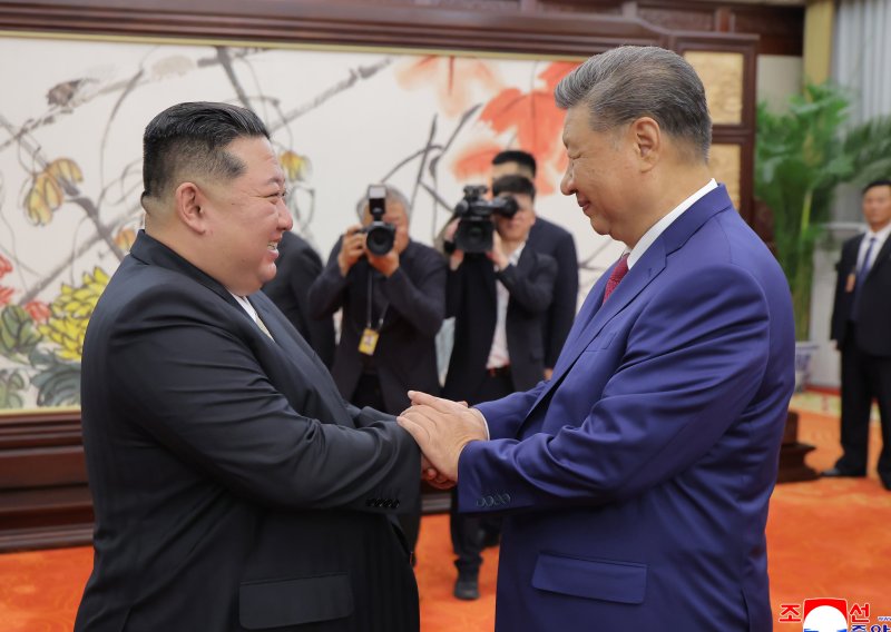 Kineske zastave u Pjongjangu, Xi uoči sastanka s Kimom: Počinje novo povijesno razdoblje