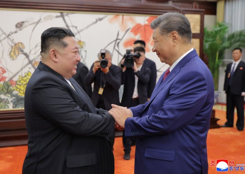 'Veza iskovana u krvi': Zašto je Xi Jinping pohitao u goste Kim Jong-unu?
