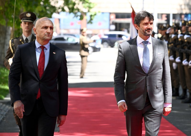 Hrvatska šalje kacige slovačkoj vojsci, Bratislava nudi streljivo i oklopna vozila