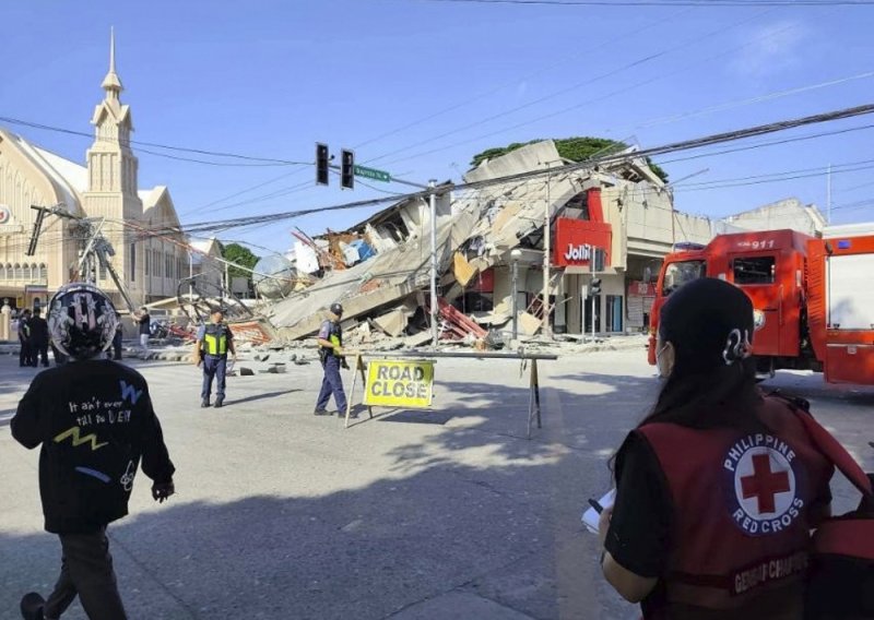 Raste broj mrtvih u potresu na Filipinima: Ugašeno upozorenje za tsunami