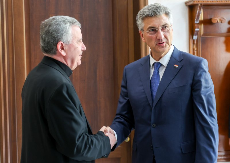 Plenković i nadbiskup Vukšić razgovarali o obnovi crkvenih i obrazovnih institucija