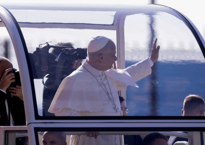 Papa Lav nakon razgovora sa žrtvama svećeničke pedofilije: Uložit ćemo dodatne napore
