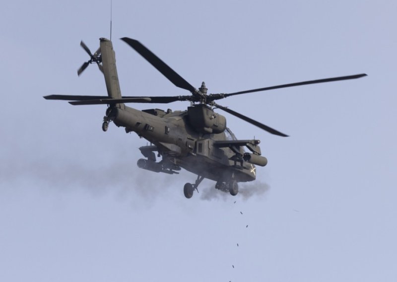 Američki borbeni helikopter Apache srušio se u blizini Hormuškog tjesnaca
