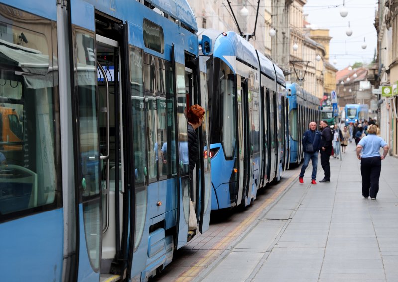 Sudarili se tramvaj i automobil na Maksimiru: Formirala se kolona tramvaja