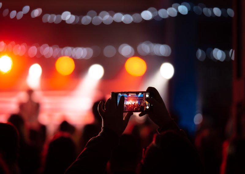 Možete li uživati u koncertu bez mobitela? Neki glazbenici uvode zabrane