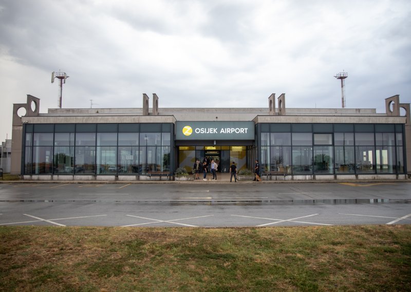 Kontrolor leta zakasnio na posao, avion kružio iznad Osijeka: Evo što ga čeka
