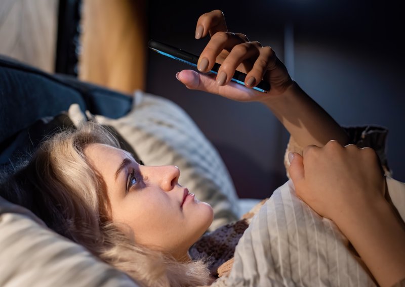 Provodite previše vremena na mobitelu? Promijenite navike uz ove jednostavne trikove