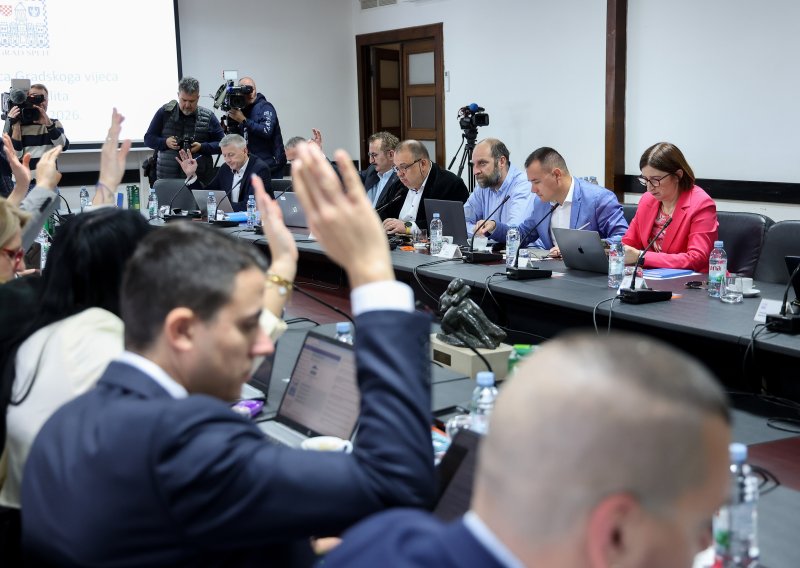 Oporba 'minirala' kvorum u Gradskom vijeću Splita: Čeka se dolazak 'žetončića' i bivšeg SDP-ovca
