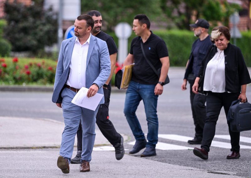 Oglasio se Šimunić nakon upada USKOK-a: 'Došli su u 6 ujutro. Ovo su opasna vremena'