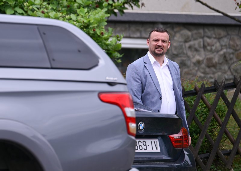 Šimunić kroz suze: 'Mama mi je bolesna i uzmu joj mobitel. Za što je ona kriva!?'