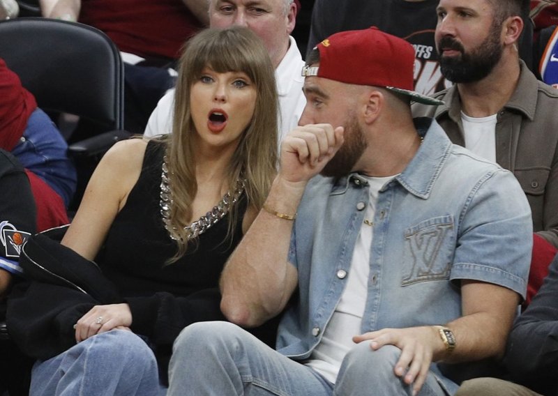 Pogledajte ludo dobru haljinu Taylor Swift koja u prvi plan ističe njezin najveći adut