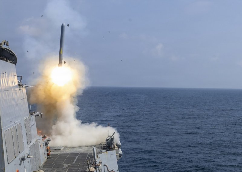 Drama u Omanskom zaljevu: Nakon američkog udara na tanker nestala tri mornara