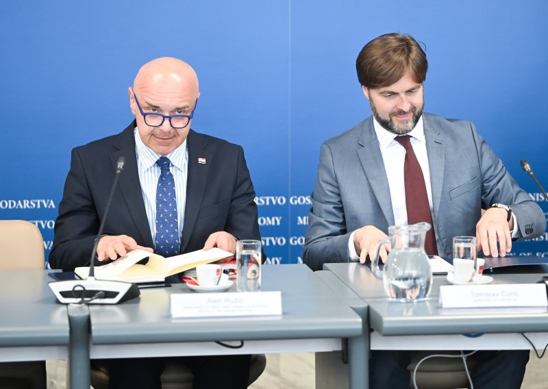 Zamrzavanje plaća nije se svidjelo mnogima, javio se državni tajnik: 'Trebalo je stati na loptu'