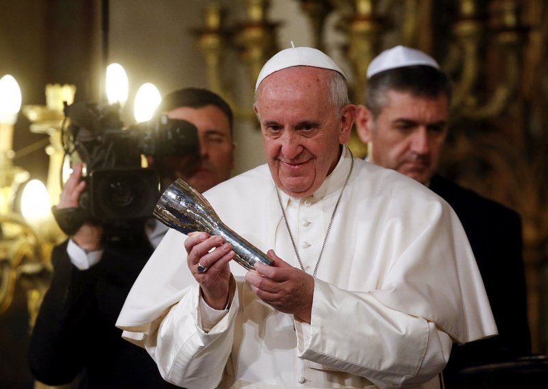 Papa osudio 'slijepo nasilje' koje izaziva patnju