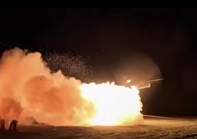 Ukrajinci raketom domaće proizvodnje udarili na rusku tvornicu oružja i rafineriju nafte