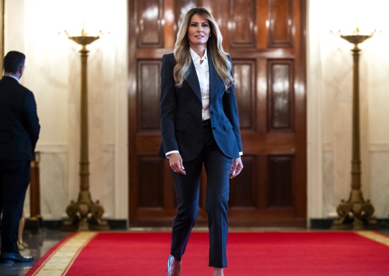 Cipele Melanije Trump nisu za svakoga, no svi pričaju o detalju koji se krio unutar sakoa