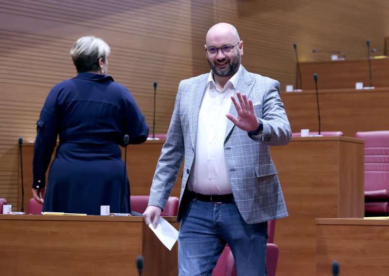 Baksa se obratio Saboru: 'Poštovana stoko...'