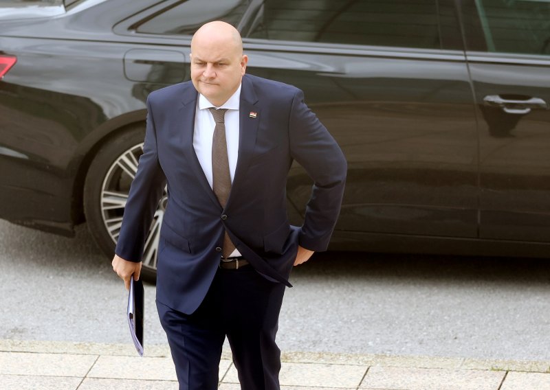 Šušnjar u Zadru dao ugovor: Gradi se punilište za električne buseve