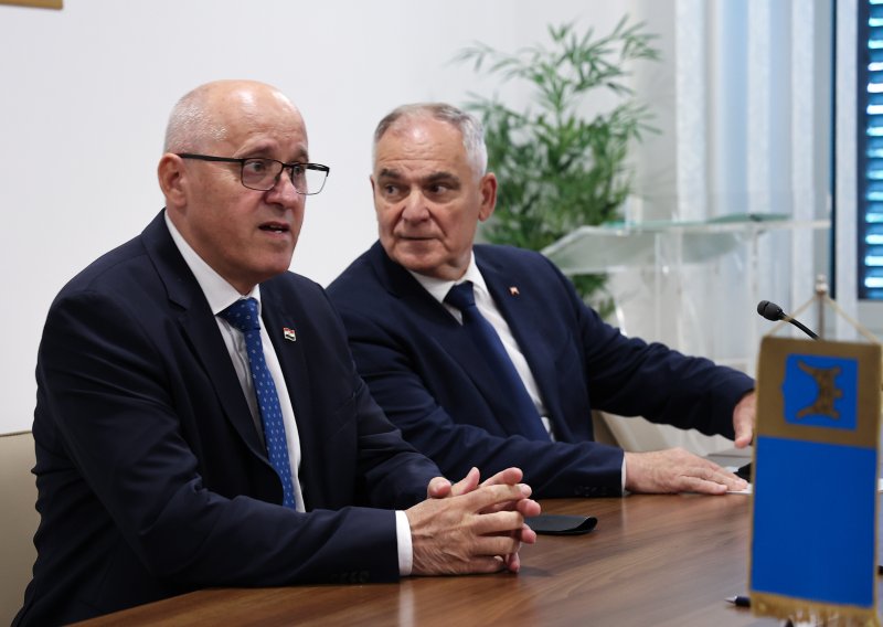 Branko Bačić potpisao ugovore za projekte zelene urbane infrastrukture
