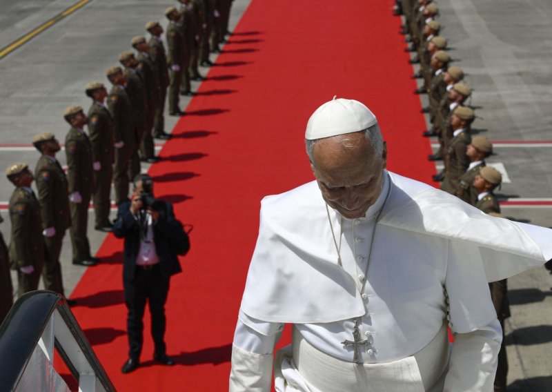 Papa vidi nadu na Bliskom istoku, ali upozorava na Ukrajinu: 'Otvorite put dijaloga'