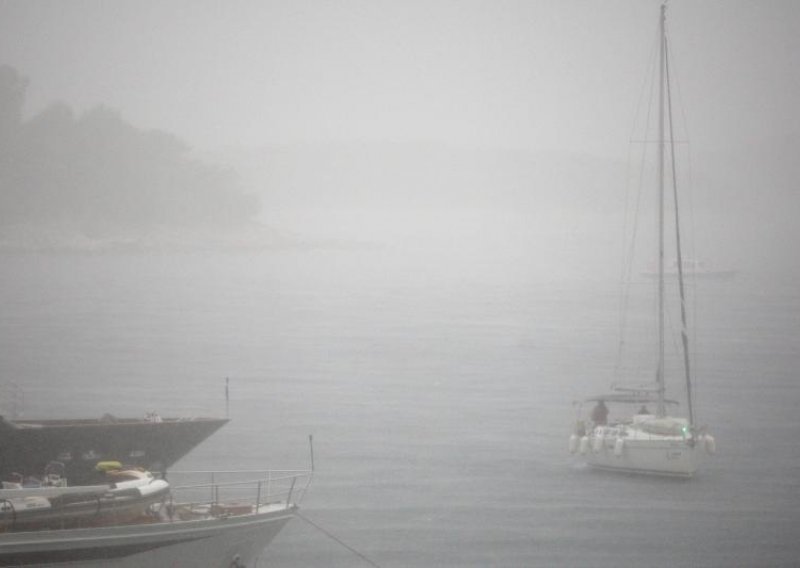 Kiše izazvale potop na Visu, Braču i Hvaru