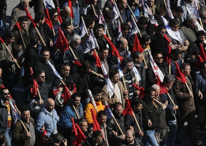 Grci u rekordnom broju marširaju na parlament!