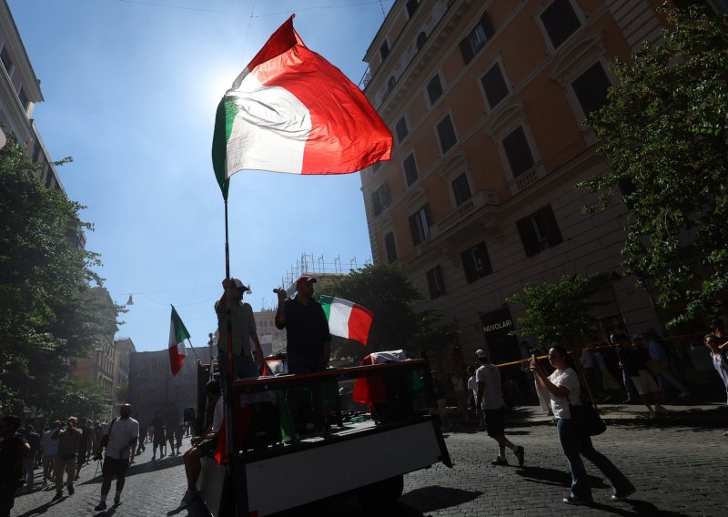 Krajnja desnica u Italiji prosvjeduje: Žele 'ponovnu migraciju' useljenika