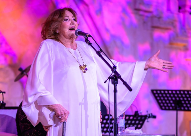 Tereza Kesovija rasplakala Dubrovnik na prvom oproštajnom koncertu