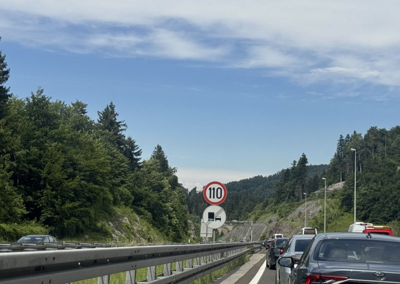 Uklonjena vozila iz sudara na A6, još uvijek se vozi u koloni