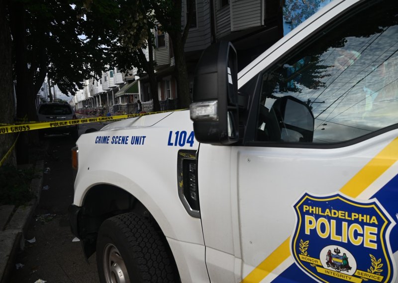 Pucnjava u Philadelphiji: Ranjena trojica policajaca, napadač ubijen