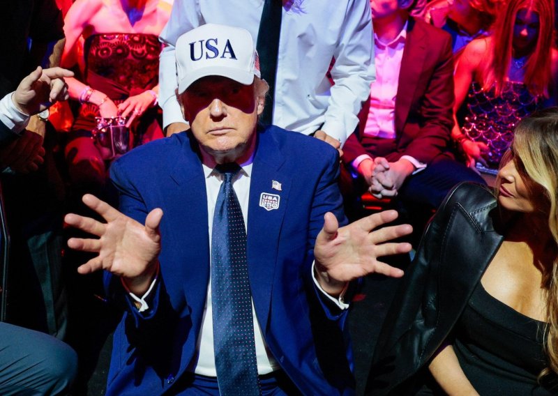 Trump pretvorio Bijelu kuću u UFC arenu: Borbe gledao iz prvog reda na svoj 80. rođendan