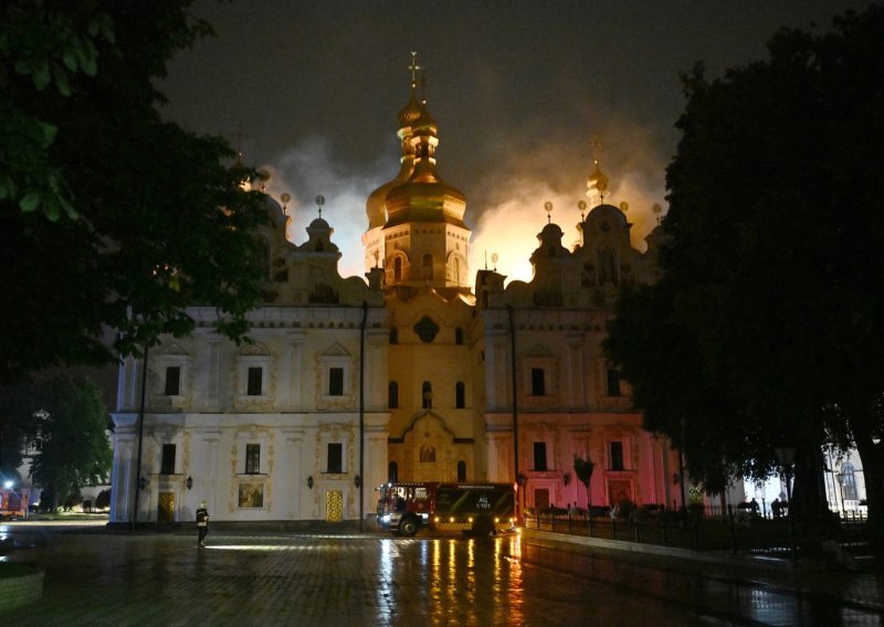 Francuska zgrožena: 'Napad na kijevski samostan je kao da je bombardirana Notre Dame'