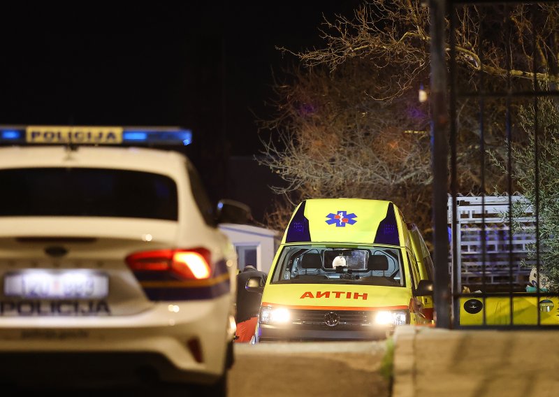 Šok u Splitu: Rastrojeni muškarac trčao i vikao po cesti, preminuo je u bolnici