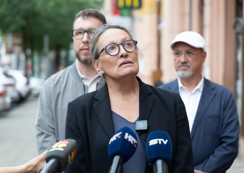 Možemo i SDP ispred osječkog HNK: Politiku treba maknuti iz kulturnih ustanova