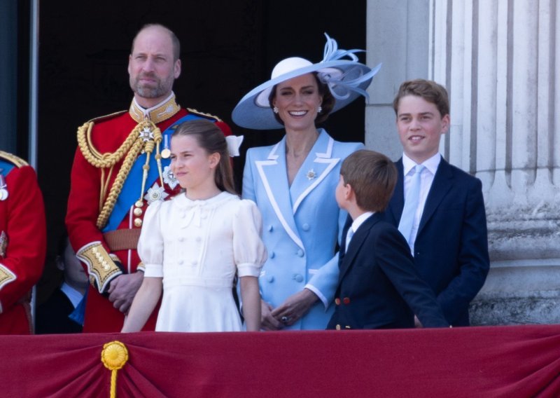 William i Kate pokazali rijedak trenutak nježnosti na kraljevskoj svečanosti
