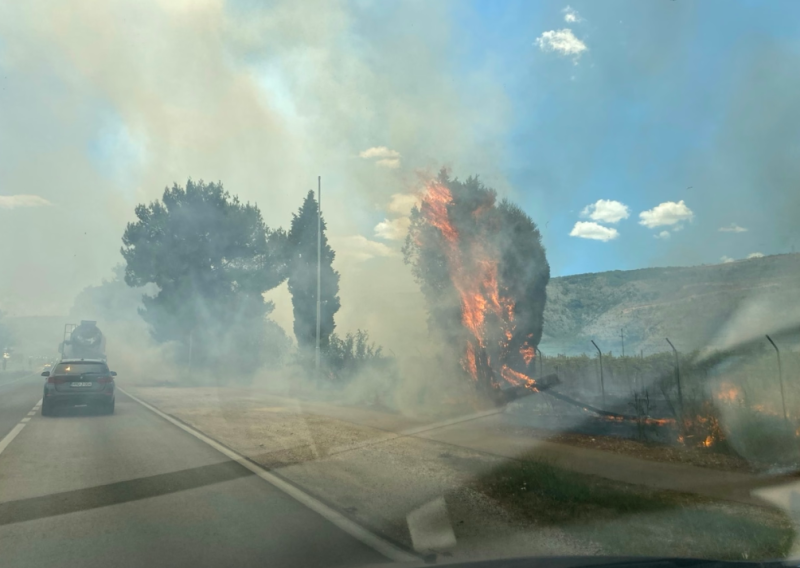 Veliki požar kod Mostara: Vatra prijeti magistrali, područje prekriveno gustim dimom