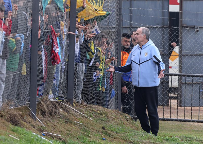 Marcelo Bielsa na zanimljiv način protestirao protiv FIFA-e. Doveli ga na snimanje, a on je...