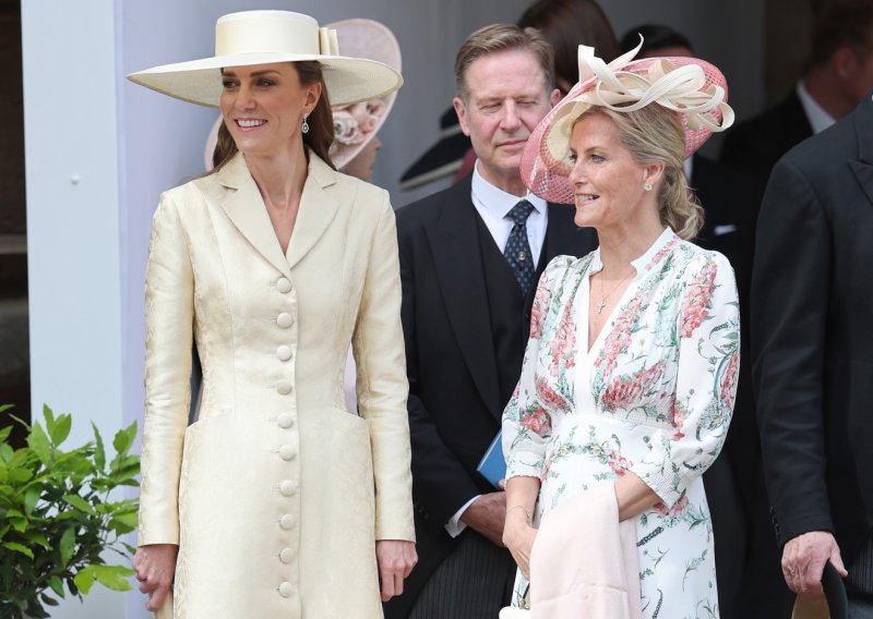 U hit nijansi: Kate Middleton zablistala u divnoj haljini s posebnom pričom