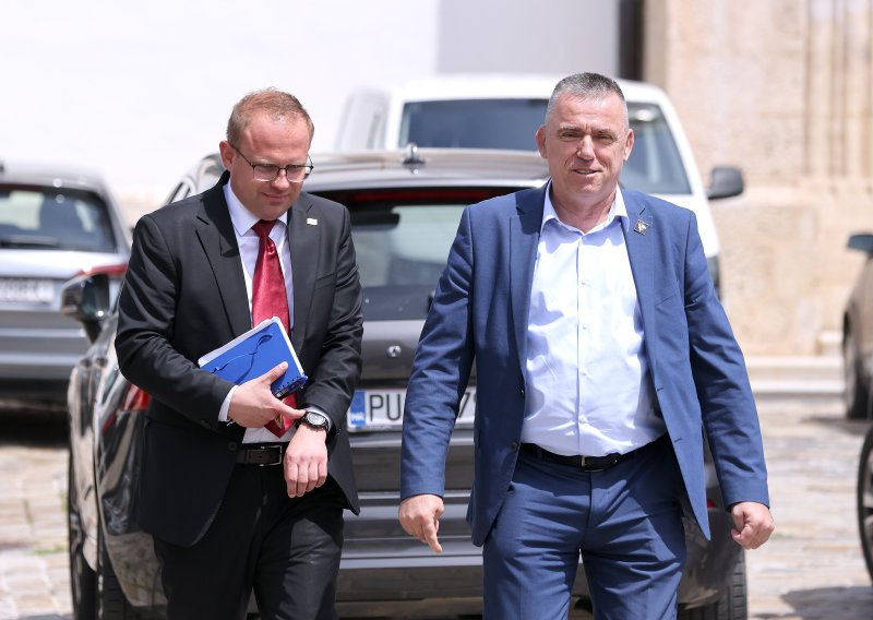 Mlinarić najavio za sutra predstavljanje Deklaracije o BiH, odmah stigla kritika: To je neprovedivo