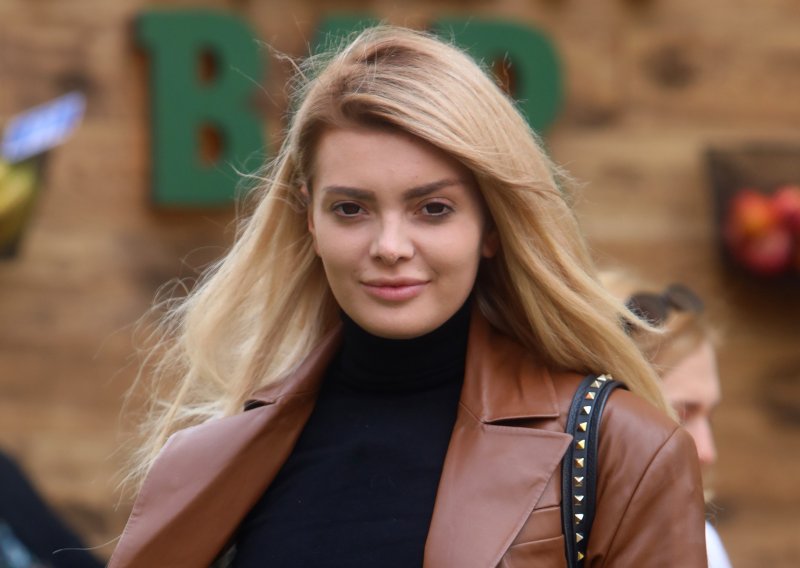Nova veza? Ella Dvornik podijelila fotografije s tajanstvenim muškarcem