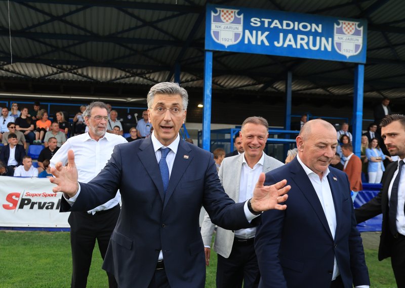 Plenković: Bit oporbene politke nekad je bila detuđmanizacija Hrvatske, a sad je dehadezeizacija