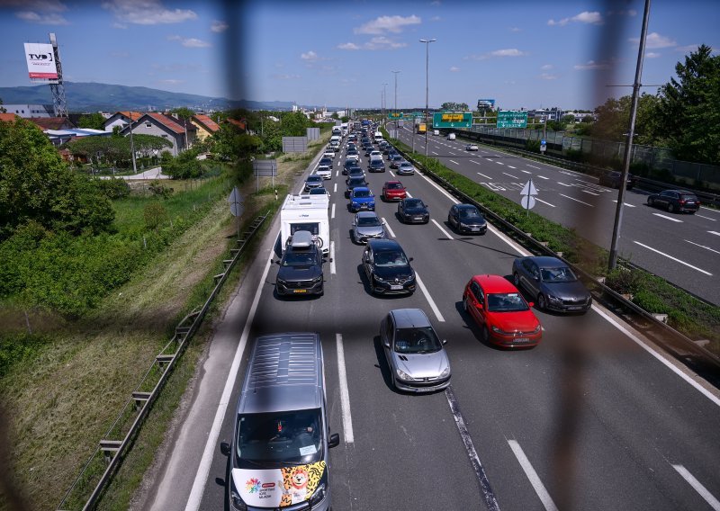 Oprezno na cesti: Gužve i skliski kolnici, ponegdje i magla
