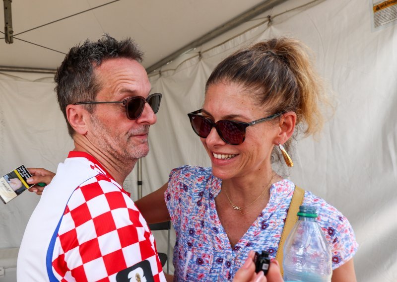 Nerazdvojni u Americi: Jelena Perčin i Ante Gelo slave ljubav dok on zabavlja navijače u Dallasu