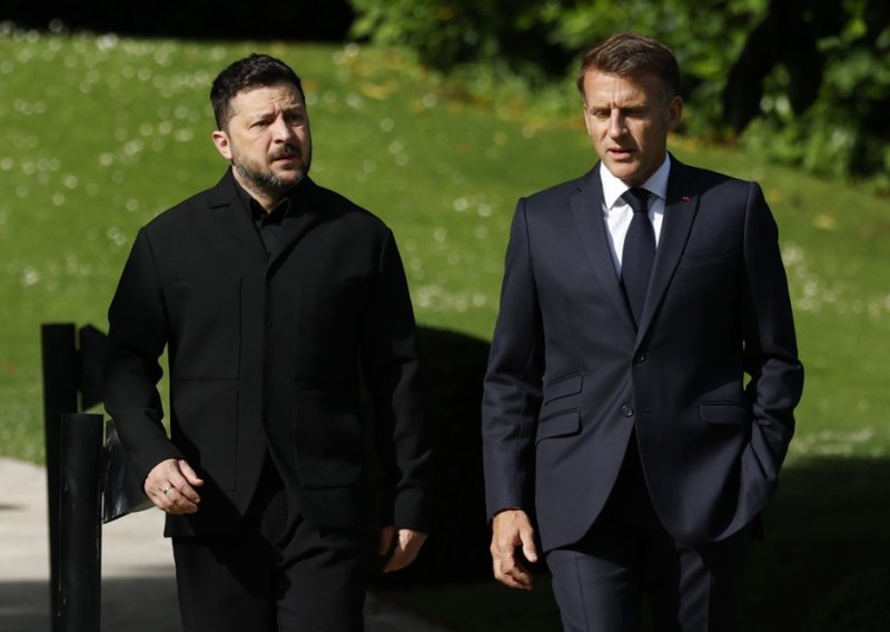 Uhvaćeni 'vrućim mikrofonom': Macron i Zelenski dogovarali kako izaći na kraj s Trumpom