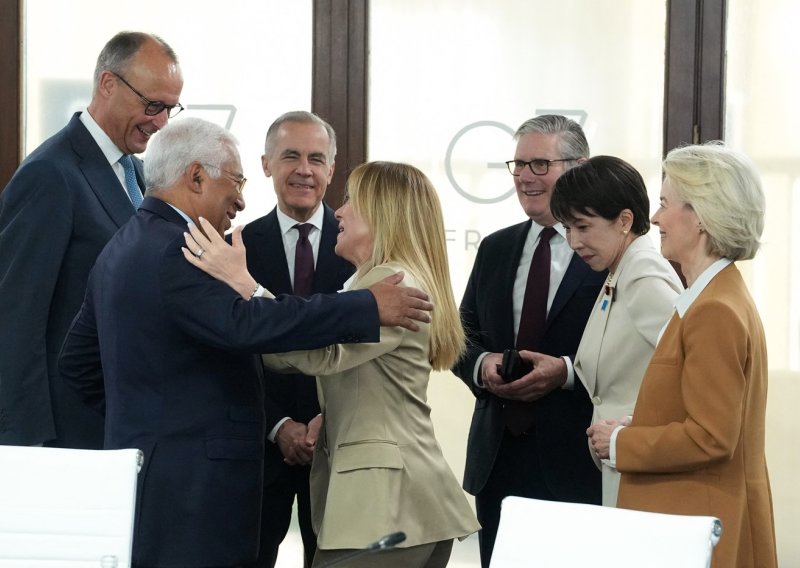 Mikrofoni otkrili što se događalo iza kulisa G7: Meloni prestala pušiti, Trump 'ukrao' Macronu sat
