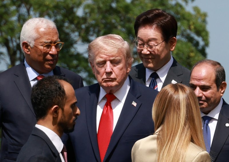 Trump za stolom s najmoćnijima izjavio: 'Ja sam šef'