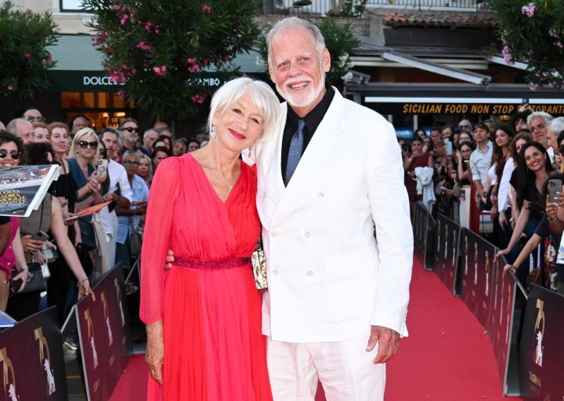 Nisu skidali osmijeh s lica: Helen Mirren i suprug zablistali u rijetkom zajedničkom izlasku