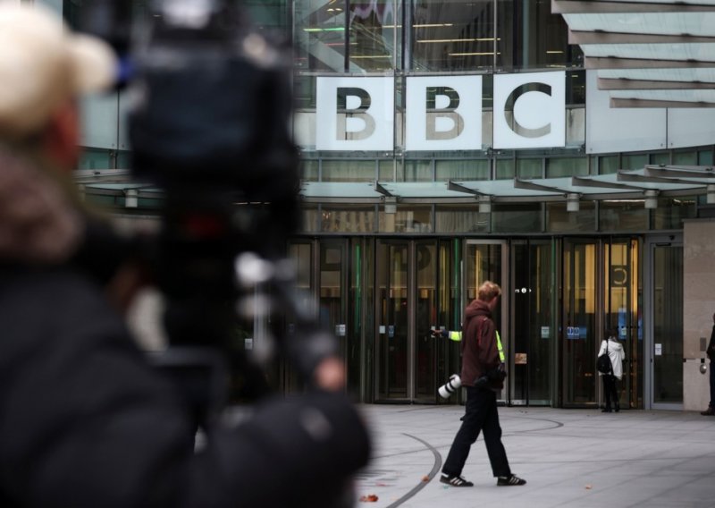 BBC krenuo s rezovima: Ukidaju 550 radnih mjesta
