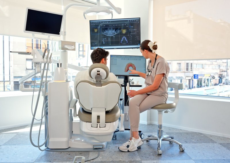 Dentalni facelift: Kako napredna tehnologija rekonstrukcije osmijeha briše godine s lica