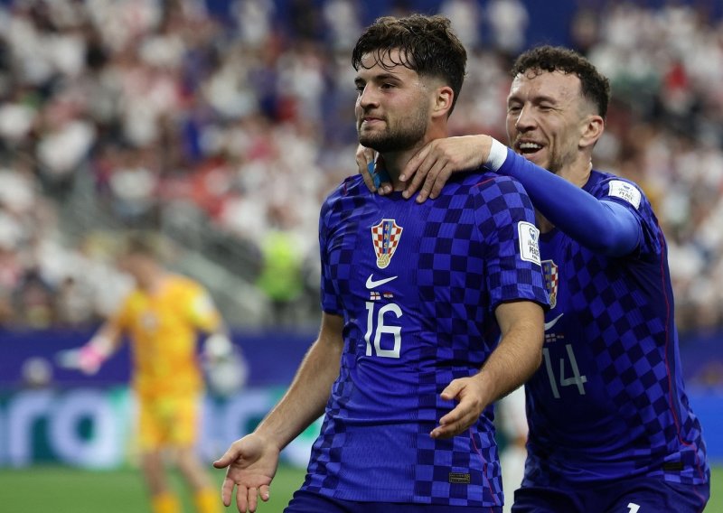 Jeste li vidjeli kako je Perišić 'čestitao' Baturini na golu?